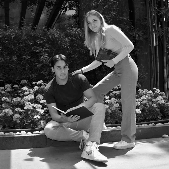 Par de alumnos del sistema escolarizado Universidad Humanitas