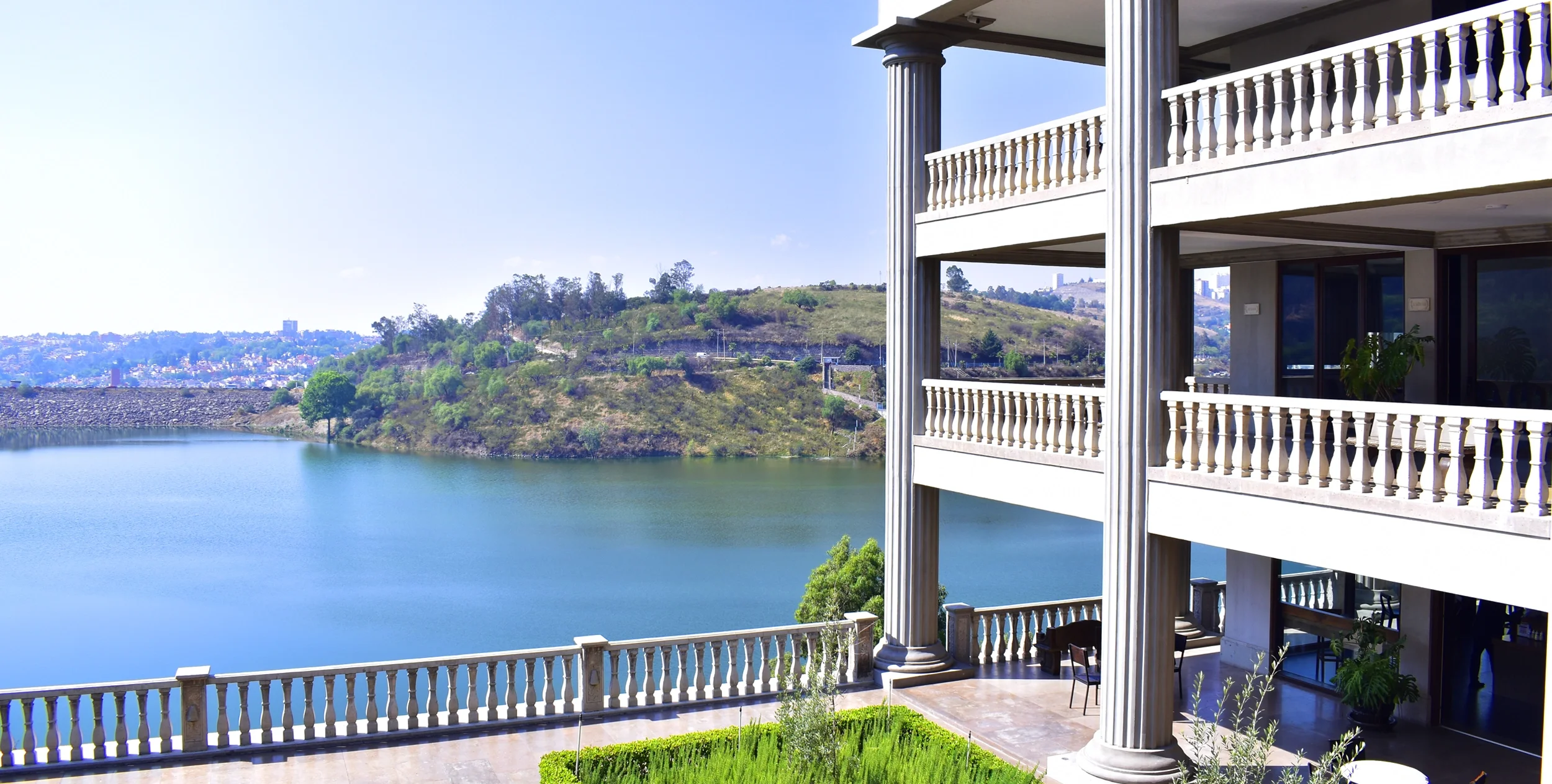 Fotos de campus Magno Presa Madin de día